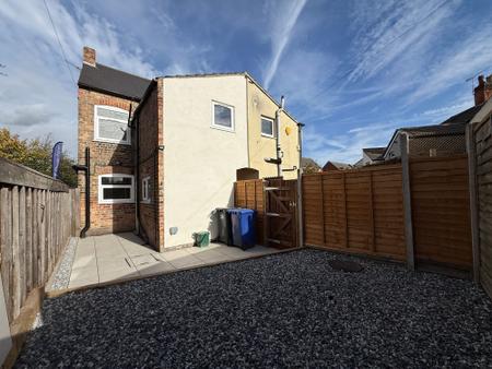 3 bedroom Semi-detached house to let in Dallow Street, Burton-On-Trent, DE14