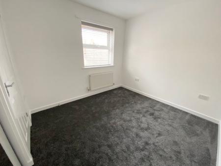 3 bedroom Semi-detached house to let in Springfield Road, Midway, DE11