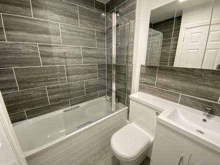 3 bedroom Semi-detached house to let in Springfield Road, Midway, DE11