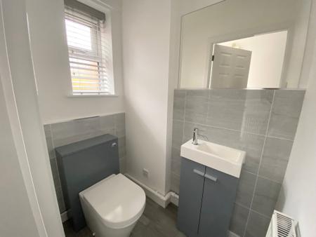 3 bedroom Semi-detached house to let in Springfield Road, Midway, DE11