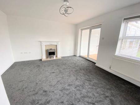 3 bedroom Semi-detached house to let in Springfield Road, Midway, DE11