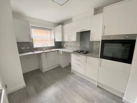 3 bedroom Semi-detached house to let in Springfield Road, Midway, DE11