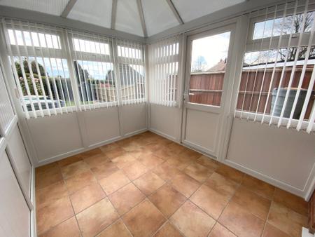 3 bedroom Semi-detached house to let in Springfield Road, Midway, DE11