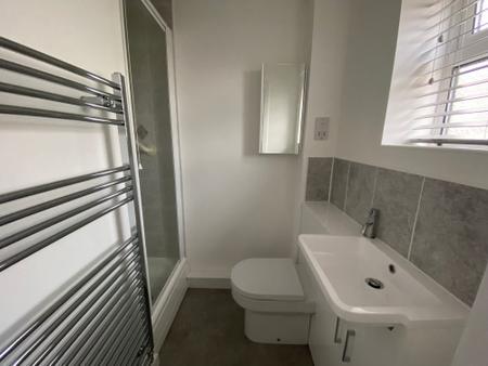 3 bedroom Semi-detached house to let in Springfield Road, Midway, DE11