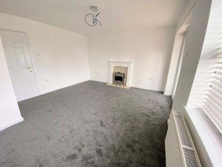 3 bedroom Semi-detached house to let in Springfield Road, Midway, DE11