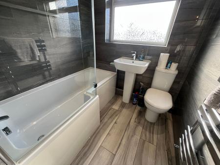 2 bedroom Detached bungalow to let in Pear Tree Avenue, Newhall, DE11