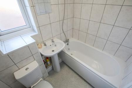 1 bedroom Flat to let in The Cloisters, Burton-On-Trent, DE15