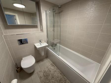 2 bedroom Flat to let in Barton Turn, Barton Under Needwood, DE13