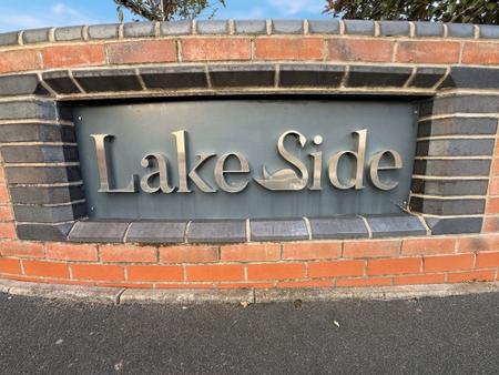 2 bedroom Flat to let in Barton Turn, Barton Under Needwood, DE13