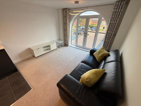 2 bedroom Flat to let in Barton Turn, Barton Under Needwood, DE13
