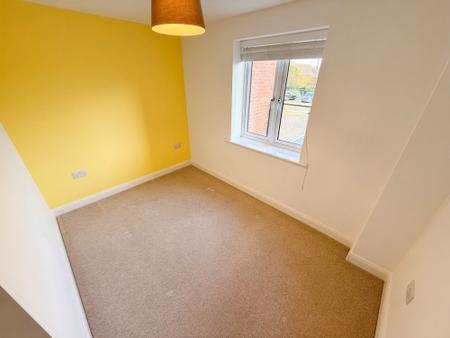 2 bedroom Flat to let in Barton Turn, Barton Under Needwood, DE13