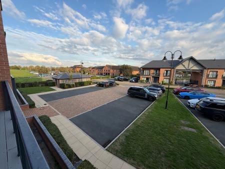 2 bedroom Flat to let in Barton Turn, Barton Under Needwood, DE13