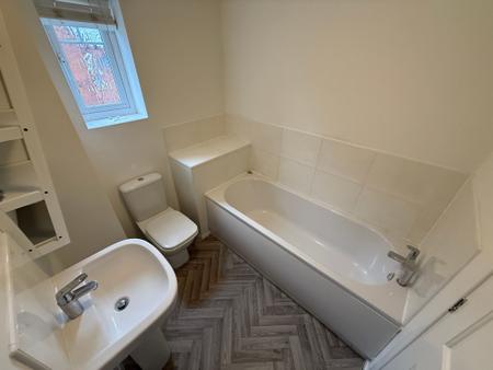 3 bedroom Terraced House to let in Bexley Drive, Church Gresley, DE11