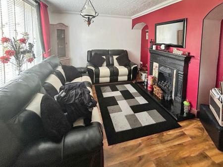 4 bedroom Semi-detached house for sale in Edmonton Place, Burton-On-Trent, DE15
