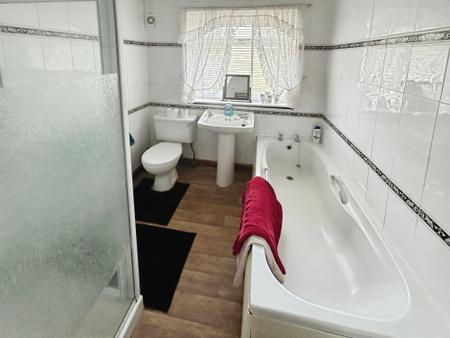 4 bedroom Semi-detached house for sale in Edmonton Place, Burton-On-Trent, DE15