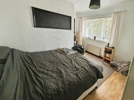4 bedroom Semi-detached house for sale in Edmonton Place, Burton-On-Trent, DE15