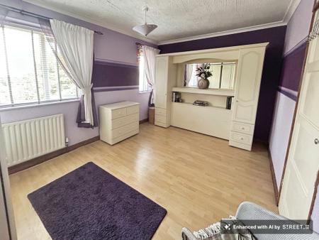 4 bedroom Semi-detached house for sale in Edmonton Place, Burton-On-Trent, DE15