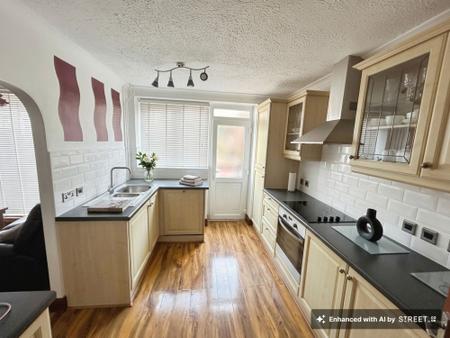 4 bedroom Semi-detached house for sale in Edmonton Place, Burton-On-Trent, DE15