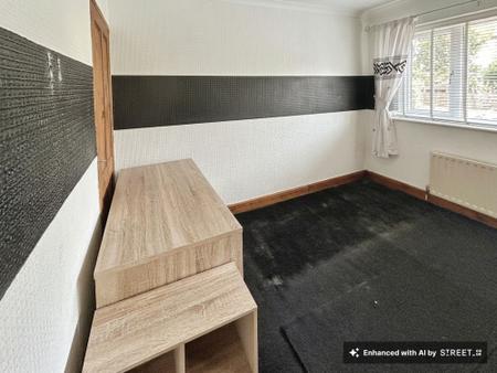 4 bedroom Semi-detached house for sale in Edmonton Place, Burton-On-Trent, DE15