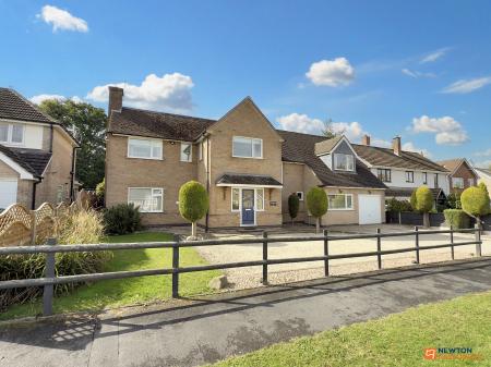 5 bedroom Detached house for sale in Abbotts Oak Drive, Coalville, LE67