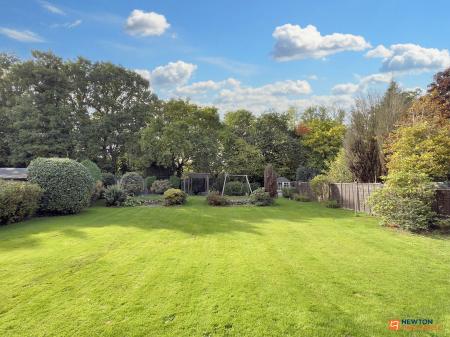 5 bedroom Detached house for sale in Abbotts Oak Drive, Coalville, LE67