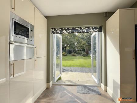 5 bedroom Detached house for sale in Abbotts Oak Drive, Coalville, LE67