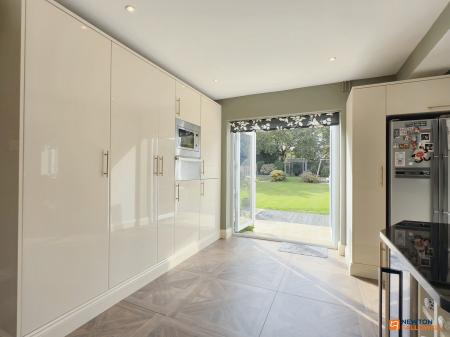 5 bedroom Detached house for sale in Abbotts Oak Drive, Coalville, LE67