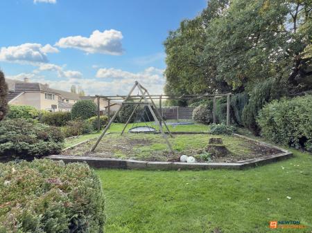 5 bedroom Detached house for sale in Abbotts Oak Drive, Coalville, LE67