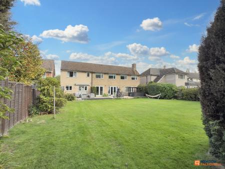 5 bedroom Detached house for sale in Abbotts Oak Drive, Coalville, LE67