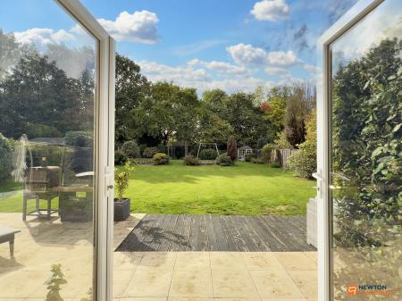 5 bedroom Detached house for sale in Abbotts Oak Drive, Coalville, LE67