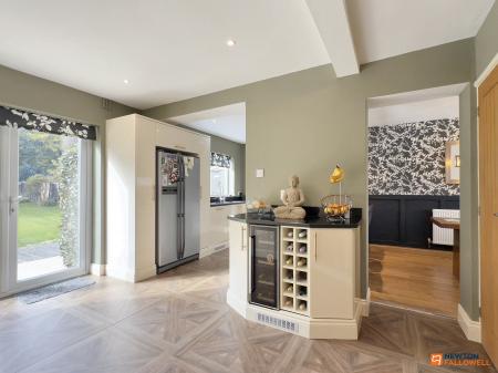 5 bedroom Detached house for sale in Abbotts Oak Drive, Coalville, LE67