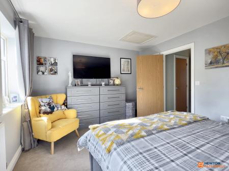 2 bedroom Terraced House for sale in Baron Close, Hugglescote, LE67