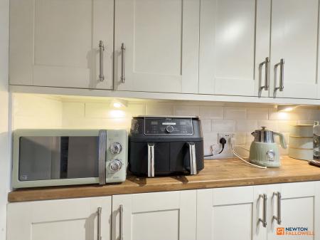 2 bedroom Terraced House for sale in Grange Road, Hugglescote, LE67