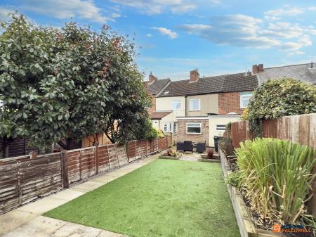 2 bedroom Terraced House for sale in Grange Road, Hugglescote, LE67