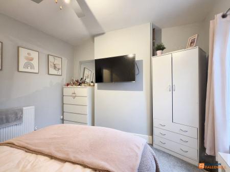 2 bedroom Terraced House for sale in Grange Road, Hugglescote, LE67