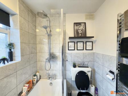 2 bedroom Terraced House for sale in Grange Road, Hugglescote, LE67