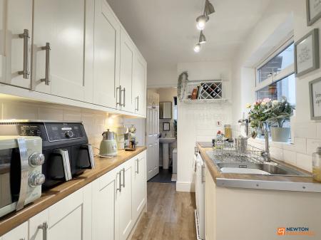 2 bedroom Terraced House for sale in Grange Road, Hugglescote, LE67