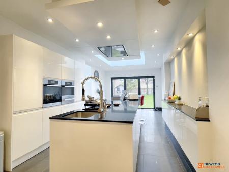 4 bedroom Detached house for sale in Greenhill Road, Coalville, LE67