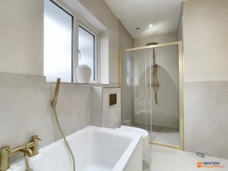 4 bedroom Detached house for sale in Greenhill Road, Coalville, LE67