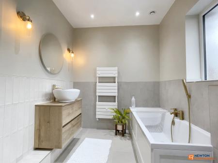 4 bedroom Detached house for sale in Greenhill Road, Coalville, LE67