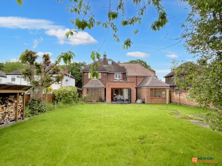 4 bedroom Detached house for sale in Greenhill Road, Coalville, LE67