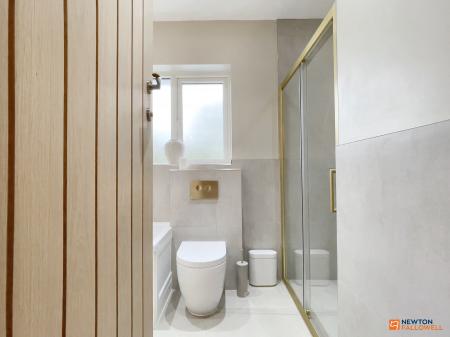 4 bedroom Detached house for sale in Greenhill Road, Coalville, LE67