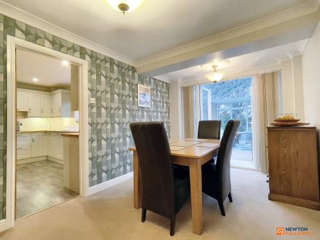 4 bedroom Detached house for sale in Oakham Drive, Coalville, LE67