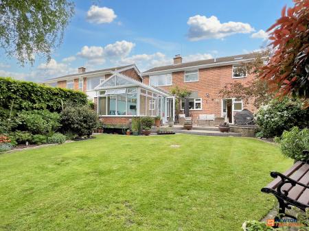 4 bedroom Detached house for sale in Oakham Drive, Coalville, LE67