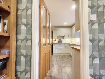 4 bedroom Detached house for sale in Oakham Drive, Coalville, LE67