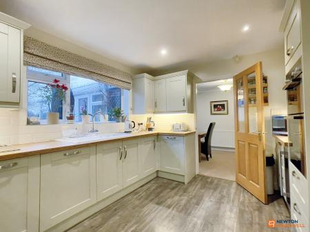 4 bedroom Detached house for sale in Oakham Drive, Coalville, LE67