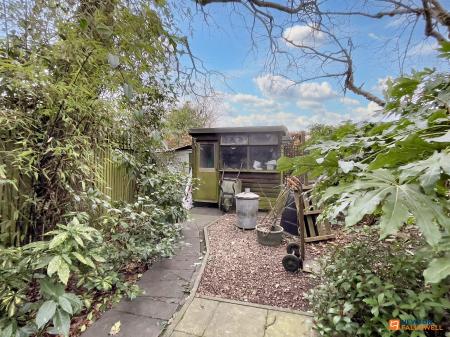 4 bedroom Detached house for sale in Oakham Drive, Coalville, LE67