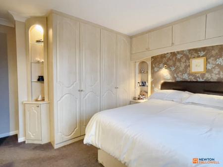 4 bedroom Detached house for sale in Oakham Drive, Coalville, LE67