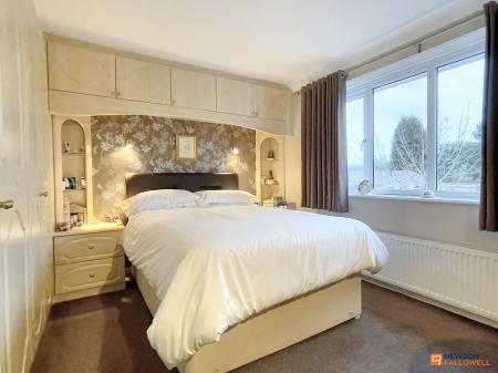 4 bedroom Detached house for sale in Oakham Drive, Coalville, LE67