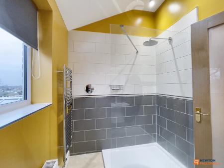 4 bedroom Detached house for sale in Oakham Drive, Coalville, LE67